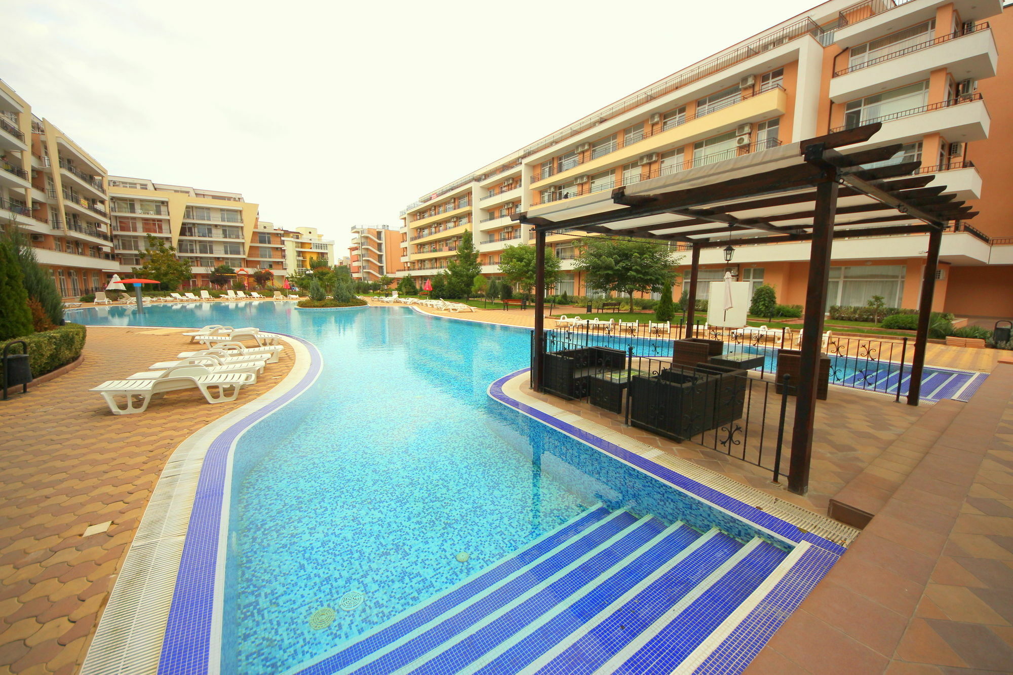 Menada Grand Kamelia Apartments 써니비치 외부 사진