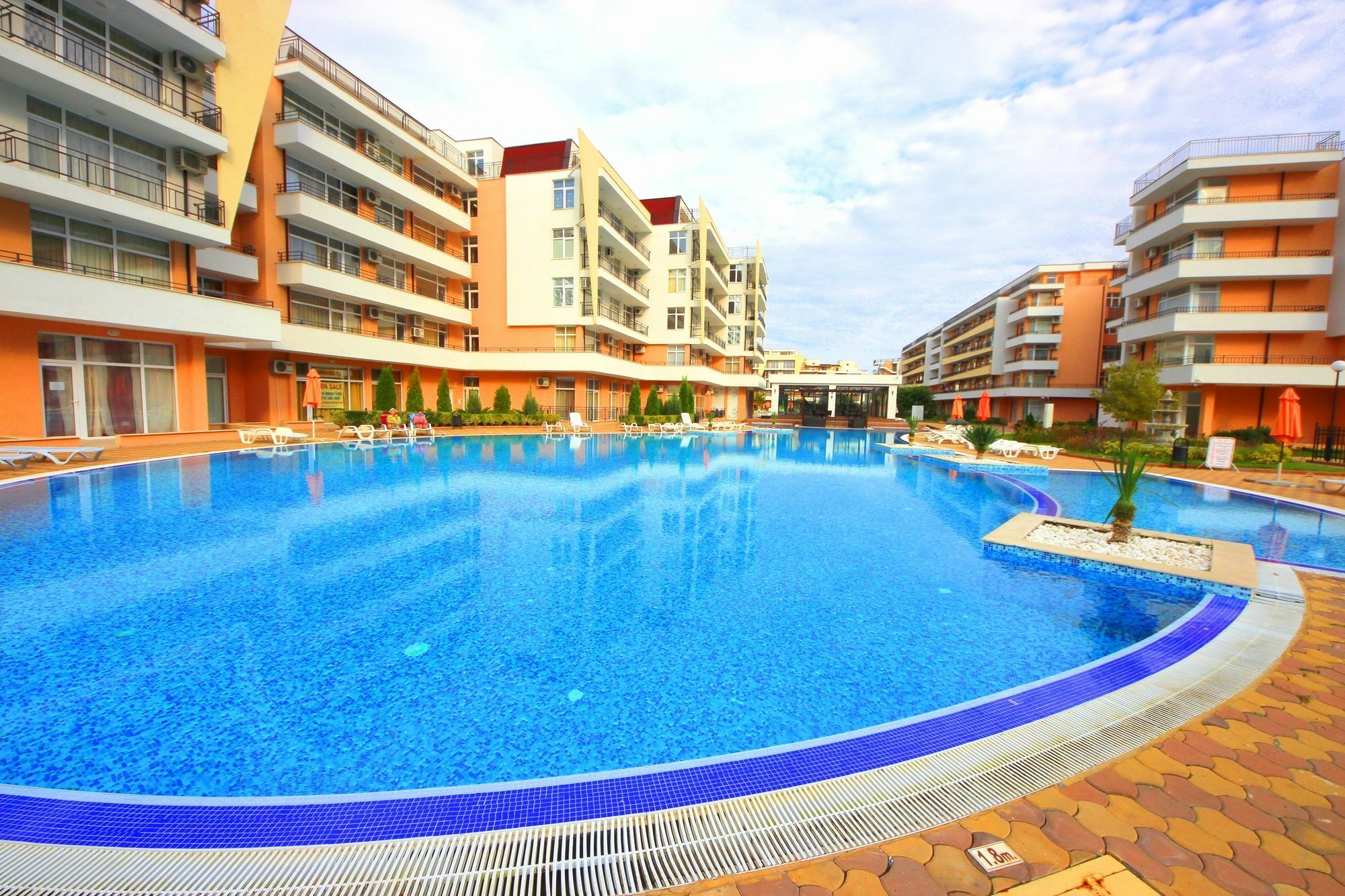 Menada Grand Kamelia Apartments 써니비치 외부 사진