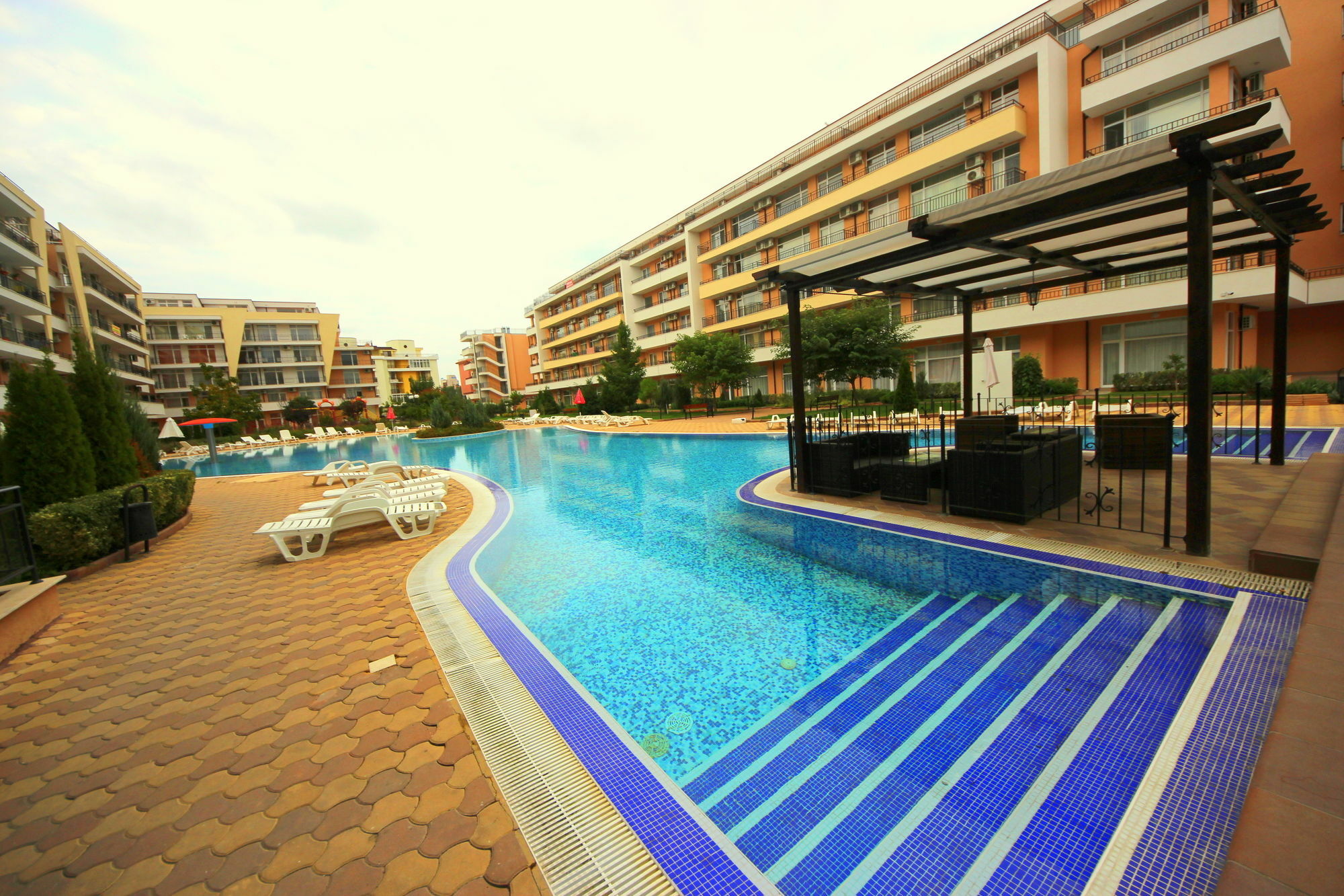 Menada Grand Kamelia Apartments 써니비치 외부 사진