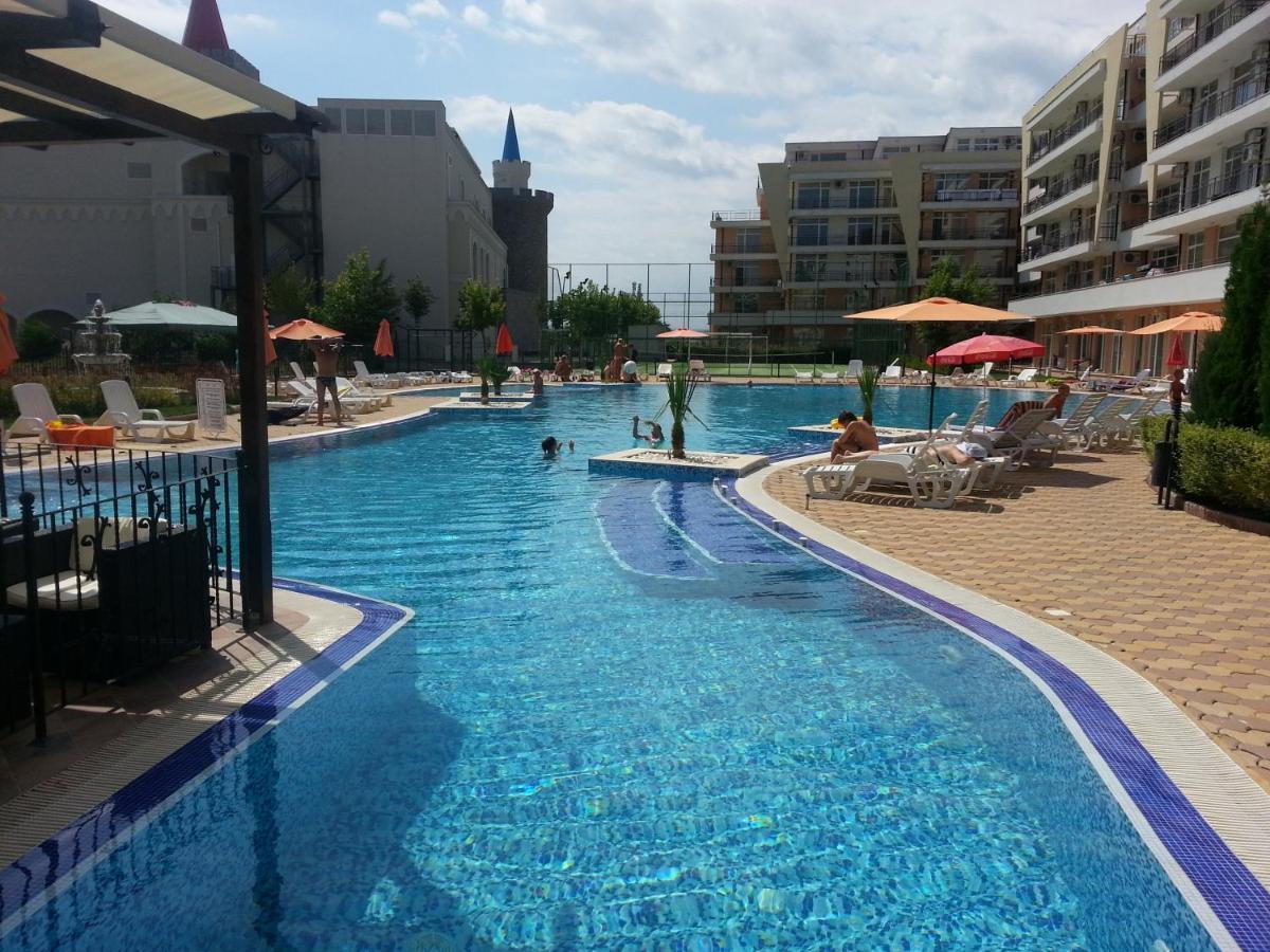 Menada Grand Kamelia Apartments 써니비치 외부 사진